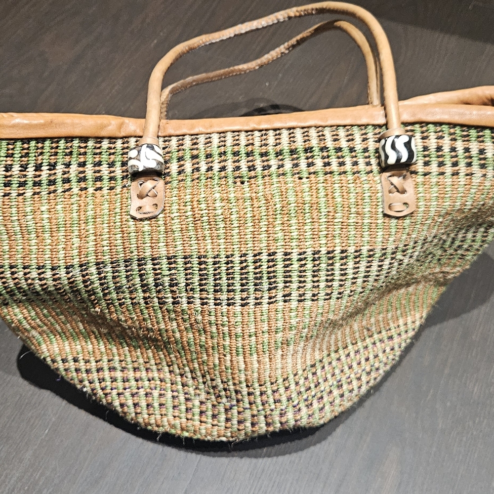 Elegant Woven Tote Bag in Green and Tan
